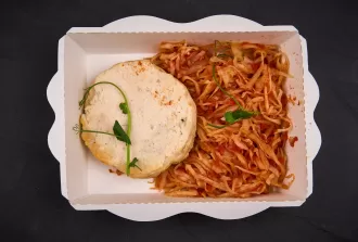 Котлета из индейки с тушеной капустой